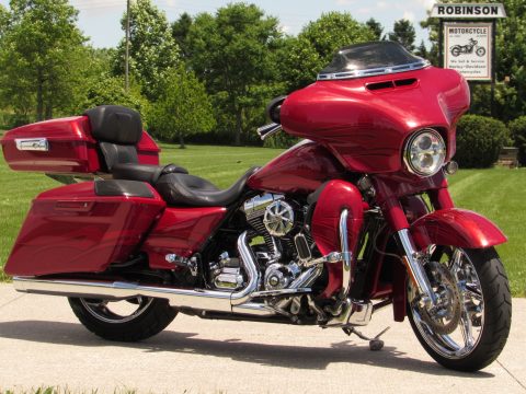 2016 Harley-Davidson CVO Street Glide FLHXSE   - 10,400 Miles - Beautiful Paint, Lots of Chrome