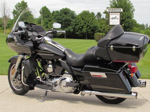 2012 Harley-Davidson Road Glide ULTRA FLTRU  - 6,500 Miles - New Tires - Serviced and Certified