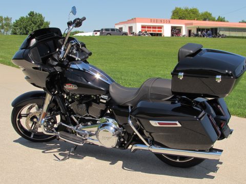 2024 Harley-Davidson Road Glide FLTRX  - ONLY 5,000 KM - Tour-Pack, 117 Motor - Gloss Black Option