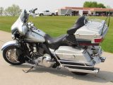 2009 Harley-Davidson CVO ULTRA FLHTCUSE   - Auto Dealer Ontario